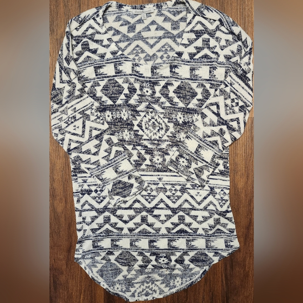 Womens Sz M Charlotte Russe Semi-Sheer Scoop Neck 3/4 Sleeve Top- Hard To Find!